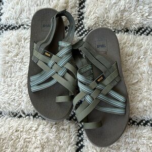 TEVA Women's Voya Strappy Lightweight Quick-Drying Casual Sport Sandal